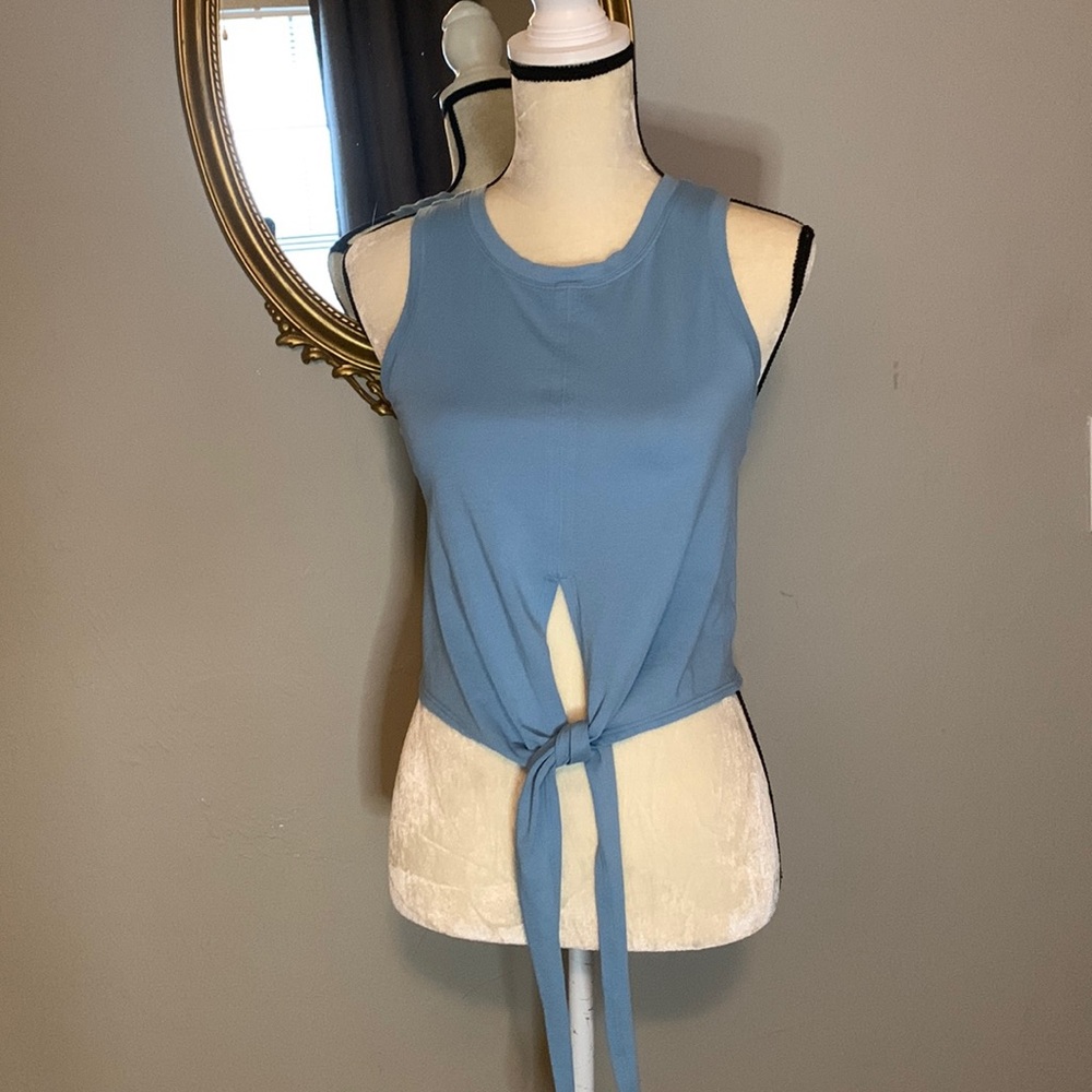 Lululemon tank.